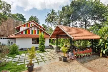 Resort Stayvista At Serene Valley With Bonfire & Badminton