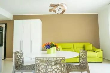 تختخواب و صبحانه Independence House Holiday