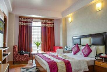 Hotelli Goroomgo Mall Road Abhinandan Mussoorie