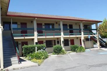 汽车旅馆  Coastal Valley Inn