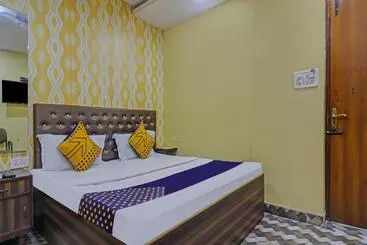 هتل Spot On Gayatri Lodge Near Snow World