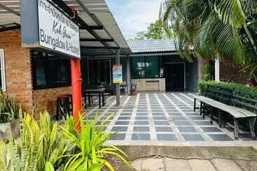 Koh Jum Bungalow & Hostel