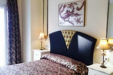 Pansiyon Hostal Flor De Lis  Lojo