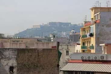 تختخواب و صبحانه Beb Rosy