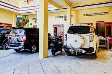 Motel Reddoorz Syariah Near Jembatan Merah Plaza