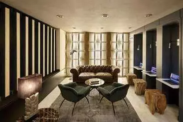 Отель Barcelona Catedral