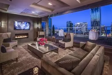 One King West Hotel And Residence