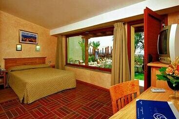 فندق Trevi Village