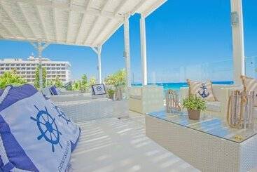 בית מלון כפרי Silver Sands Beach