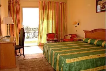 هتل Elaria Beach Resort