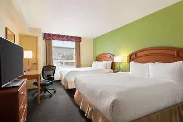 酒店 Days Inn & Suites By Wyndham Thompson