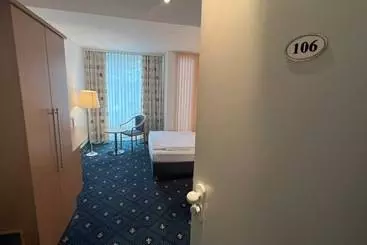 Отель Am Schlosspark , Wiesbaden