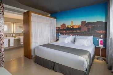 Отель Barcelo Malaga