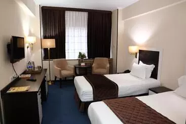 Hotel Le Grande Plaza