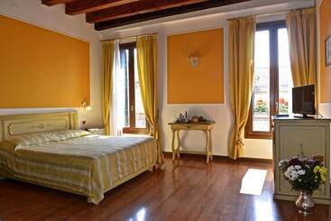 Otel Alla Corte Rossa