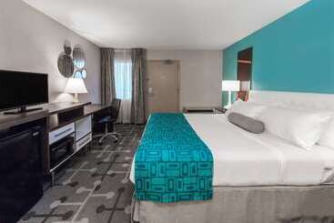 هتل Howard Johnson By Wyndham Romulus Detroit Metro Airport