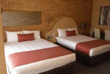 בית מלון כפרי Quality Inn Colonial