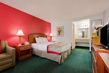 酒店 Ramada By Wyndham Cleveland Airport West