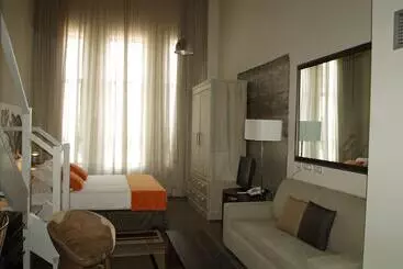 ホテル Eco Alcala Suites