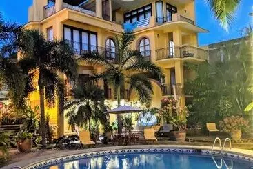 فندق Suites La Hacienda