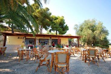 בית מלון כפרי Villaggio Santo Stefano