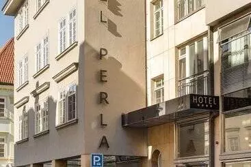 هتل Perla