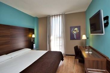 هتل Eurostars Rey Fernando