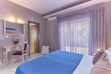 ホテル Nymphes Luxury Apartments