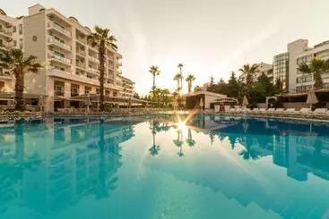 בית מלון כפרי Grand İdeal Premium