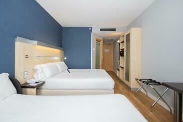 هتل Holiday Inn Express Barcelona City 22@, An Ihg