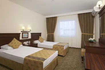 Royal Garden Suite Hotel