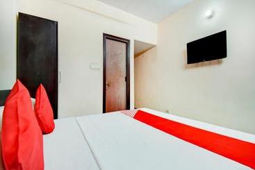 Hotel Oyo 77462 White Velvet Inn