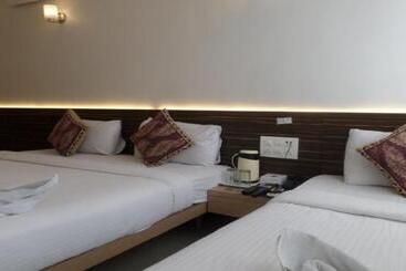 호텔 Saiprasad Executive Solapur