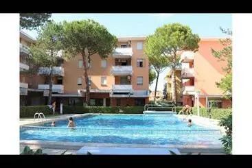 Bed and Breakfast Quiet Residence With Pool