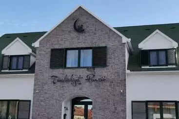 ベッドアンドブレックファースト Tündérliget Panzió