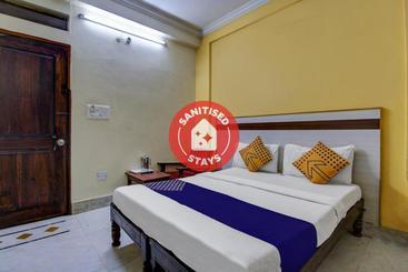 Hotelli Spot On 77106  Sangam Royal