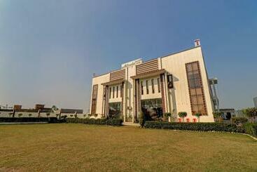 Hotel Oyo 72429 New Abhinandan