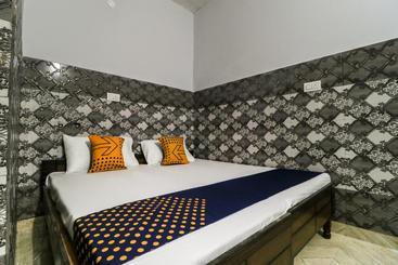 Hotel Spot On 63191 Preet Guest House