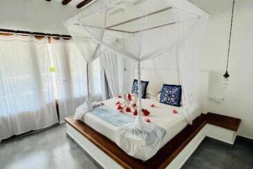 膳宿费 Miti Beach Bungalows