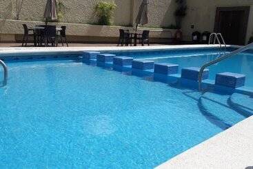 Hafersons Inn Hotel & Suites