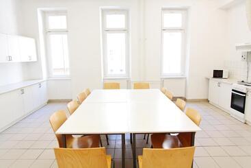 בית מלון כפרי Pop Up Hostels Downtown