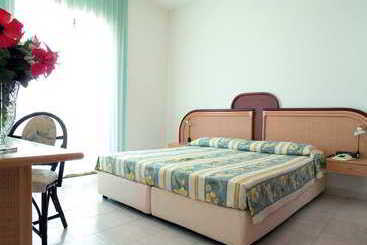 فندق Club Bridge