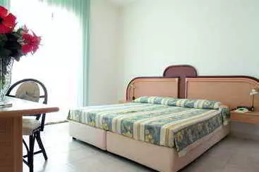 فندق Club Bridge