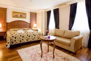Hotel Glk Premier Regency Suites & Spa