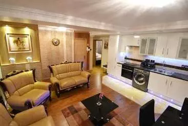 Hyde Park Suites   Apartments