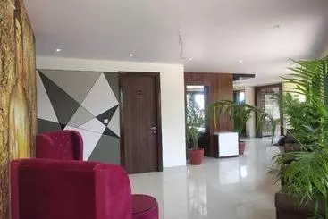 ホテル Rajlaxmi   Free Airport Pickup And Drop