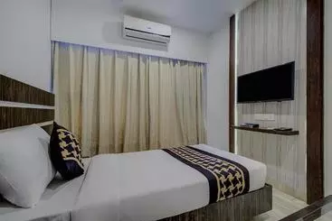 Hotel Oyo 78245 Collection O  Crown Inn