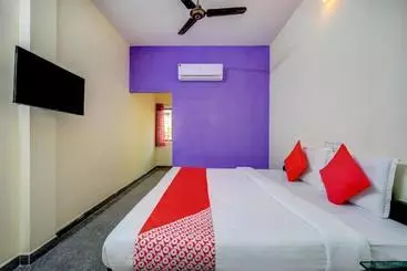 Hotel Oyo 77801 Golden Park