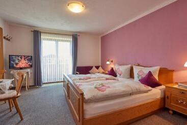 Pansiyon Gästehaus Häuslweber