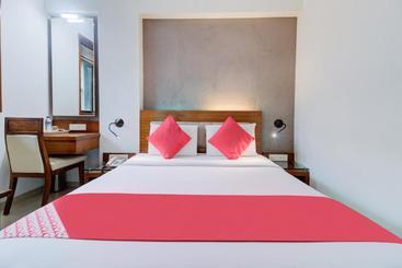 בית מלון כפרי Oyo Flagship 77666  Vinyasa